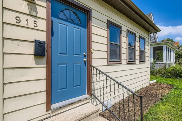 $2,599 | 915 X Fuller Avenue, St. Paul, MN 55104