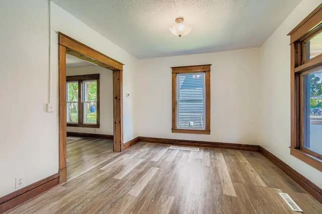 $2,599 | 915 X Fuller Avenue, St. Paul, MN 55104