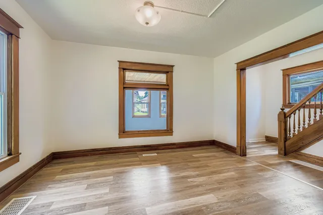 $2,599 | 915 X Fuller Avenue, St. Paul, MN 55104