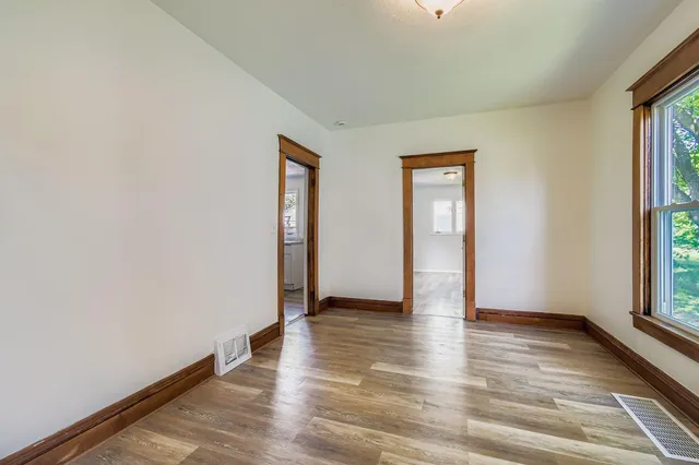 $2,599 | 915 X Fuller Avenue, St. Paul, MN 55104