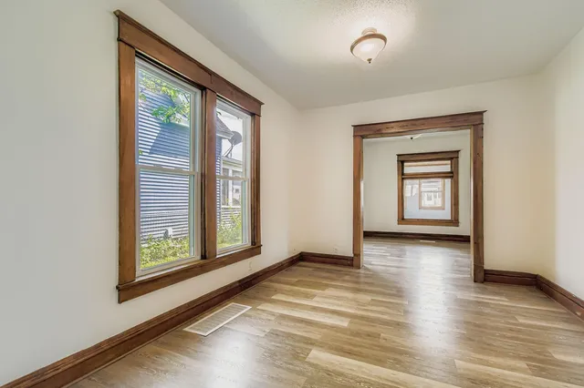 $2,599 | 915 X Fuller Avenue, St. Paul, MN 55104