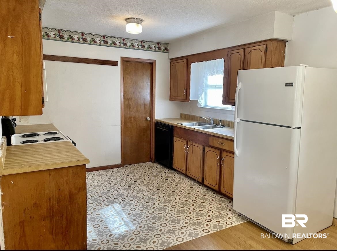 112 Schad Street Brewton, AL 36426 - Photo 5 of 17