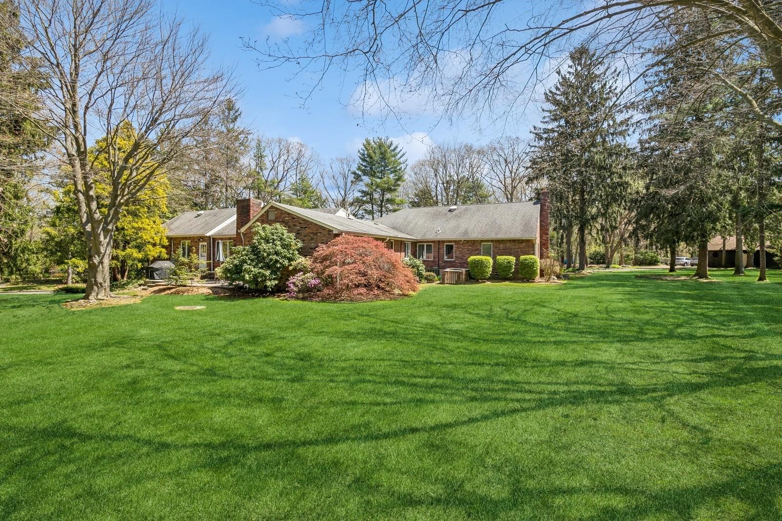 a view of a house with a yard