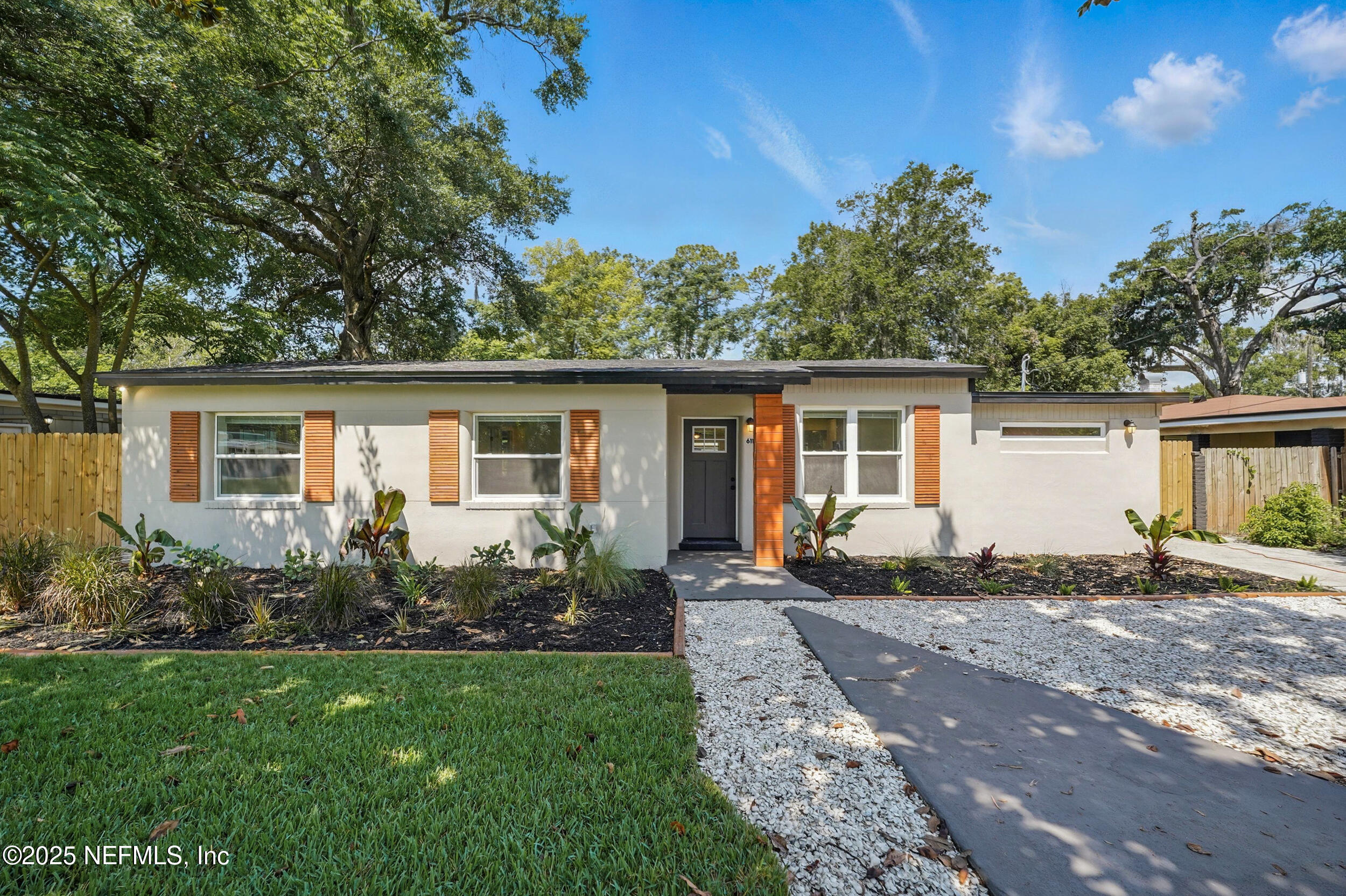 6114 suwanee rd-003