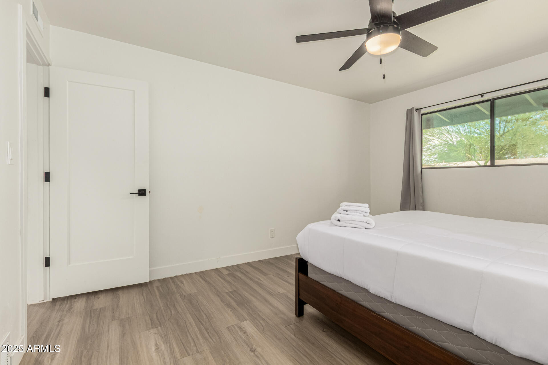 6628 East Avalon Drive, Unit 1 Scottsdale, AZ 85251 - Photo 20 of 29 a room with a bed and a chandelier