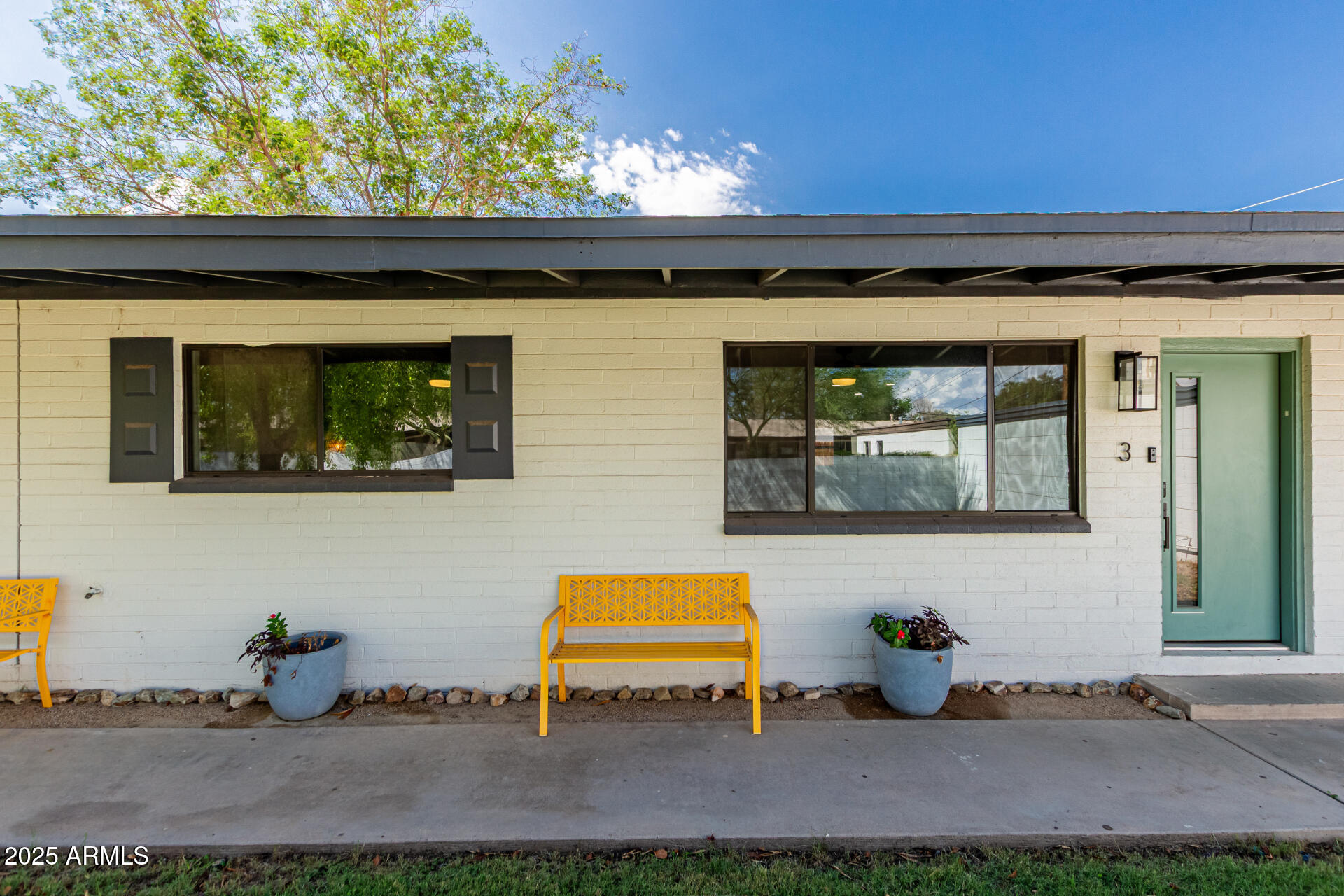 6628 East Avalon Drive, Unit 1 Scottsdale, AZ 85251 - Photo 2 of 29 a backyard of a house with table and chairs