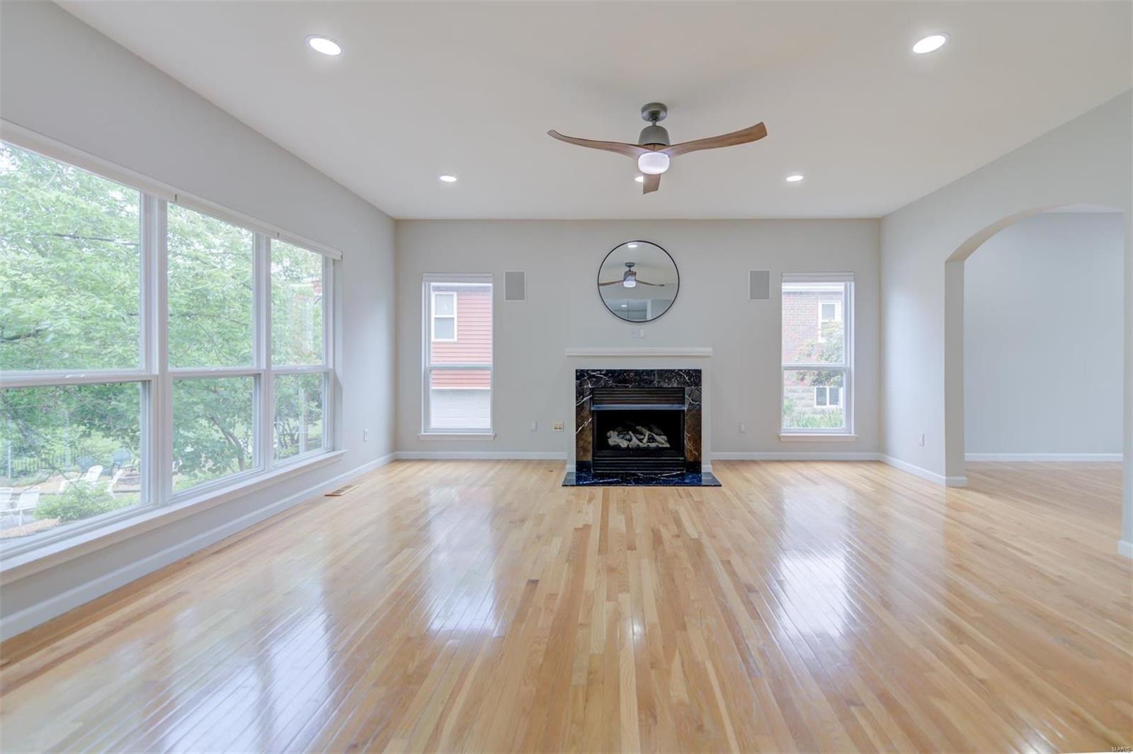 831 Larkin Avenue Creve Coeur, MO 63141 - Photo 11 of 56