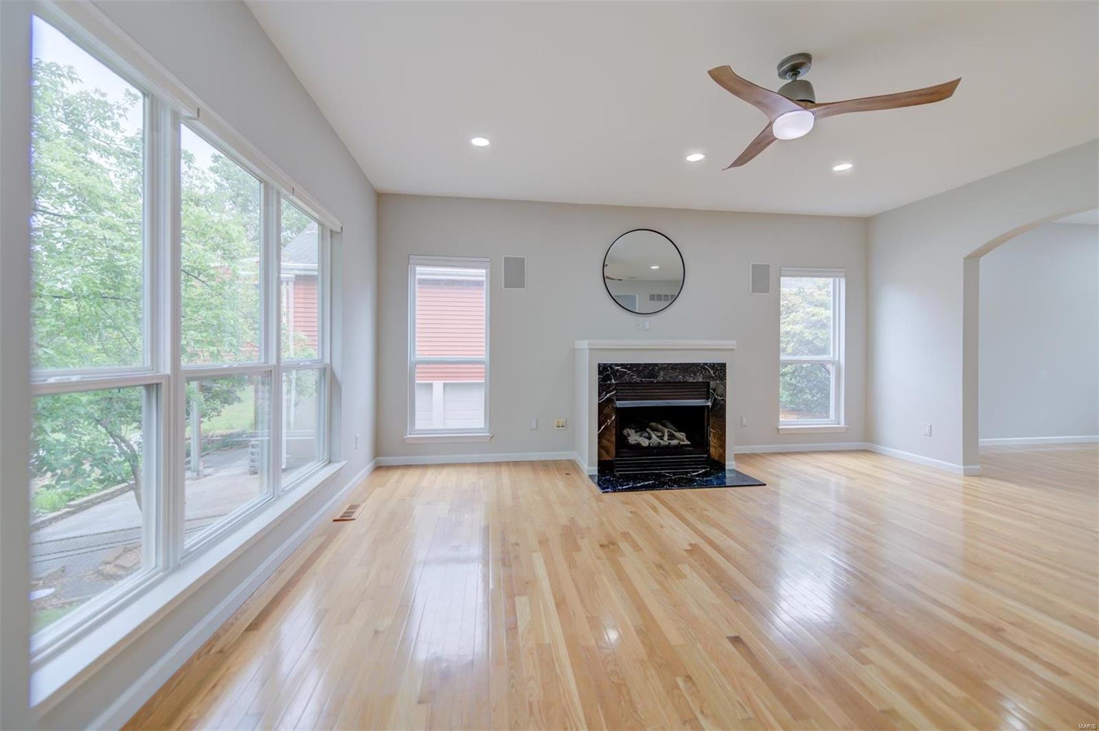 831 Larkin Avenue Creve Coeur, MO 63141 - Photo 12 of 56