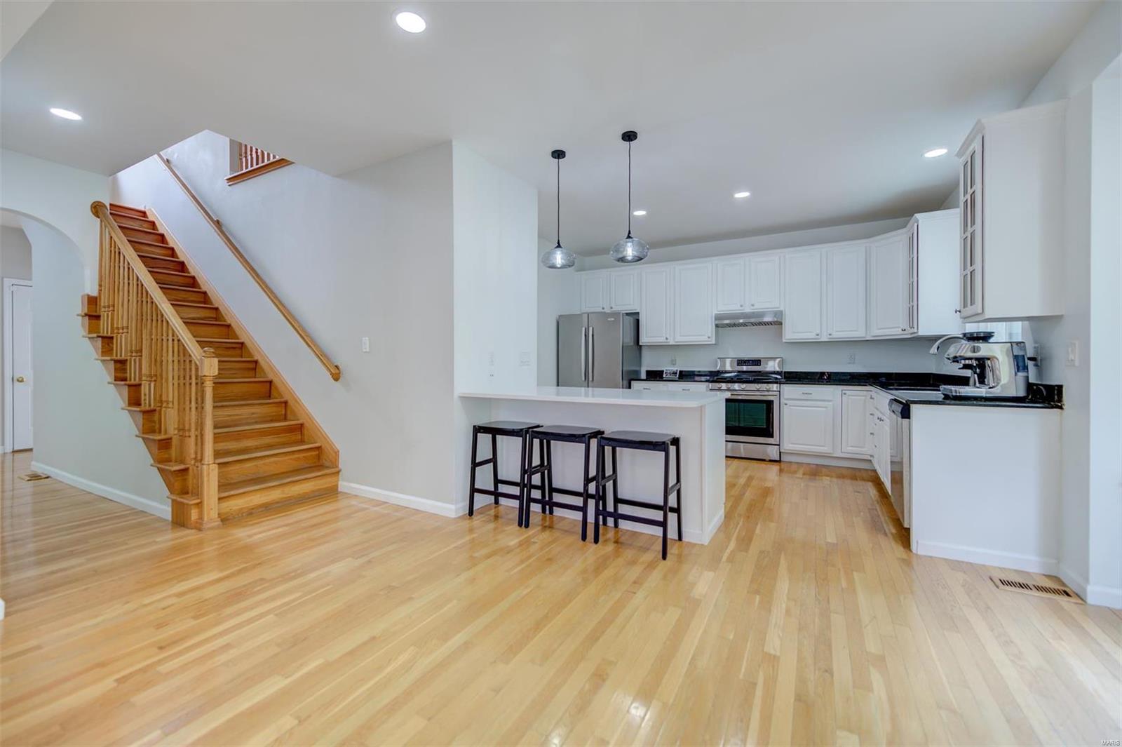 831 Larkin Avenue Creve Coeur, MO 63141 - Photo 13 of 56