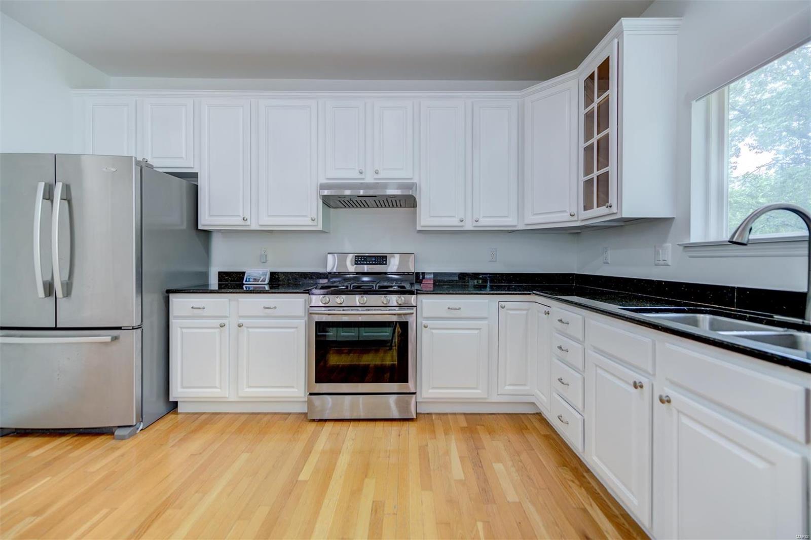 831 Larkin Avenue Creve Coeur, MO 63141 - Photo 15 of 56