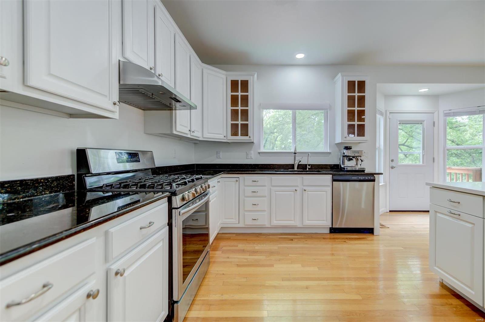 831 Larkin Avenue Creve Coeur, MO 63141 - Photo 16 of 56