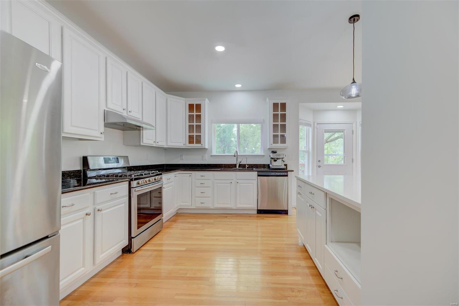 831 Larkin Avenue Creve Coeur, MO 63141 - Photo 17 of 56