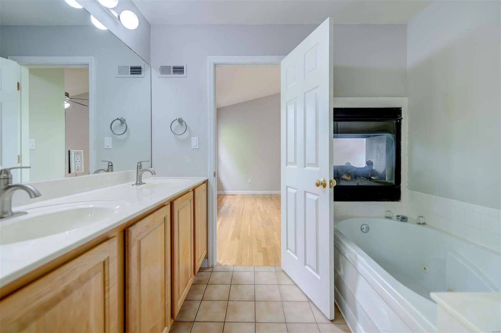 831 Larkin Avenue Creve Coeur, MO 63141 - Photo 30 of 56