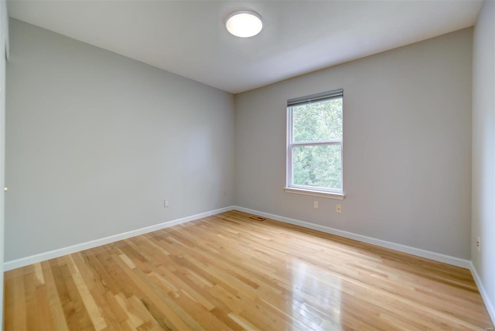 831 Larkin Avenue Creve Coeur, MO 63141 - Photo 35 of 56