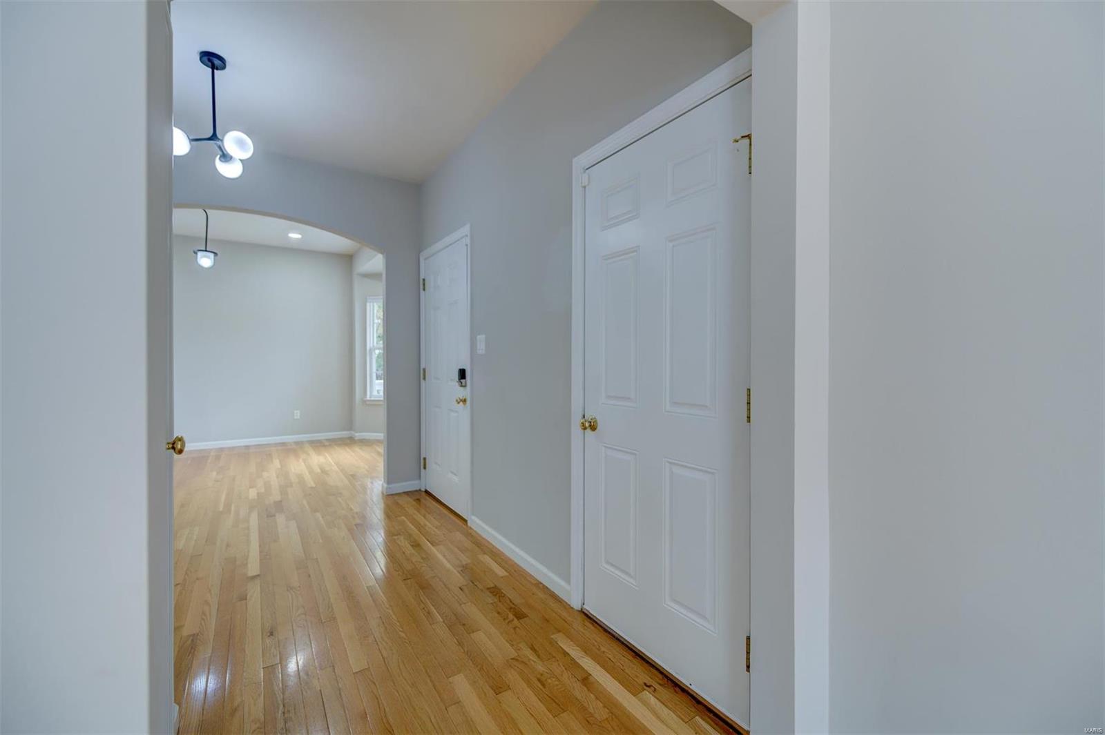 831 Larkin Avenue Creve Coeur, MO 63141 - Photo 6 of 56