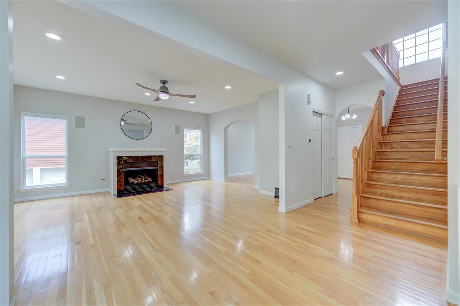 831 Larkin Avenue Creve Coeur, MO 63141 - Photo 10 of 56