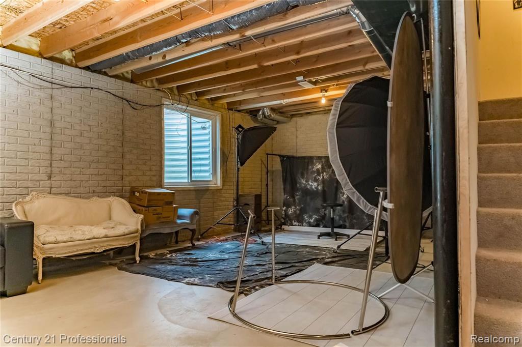 2482 Hatchery Road Waterford, MI 48329 - Photo 36 of 37 Gallery Image 36
