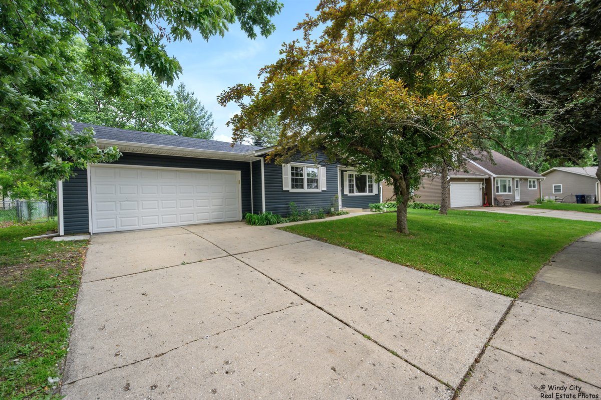 381 Purdue Lane Elgin, IL 60123 - Photo 1 of 9 Gallery Image 1
