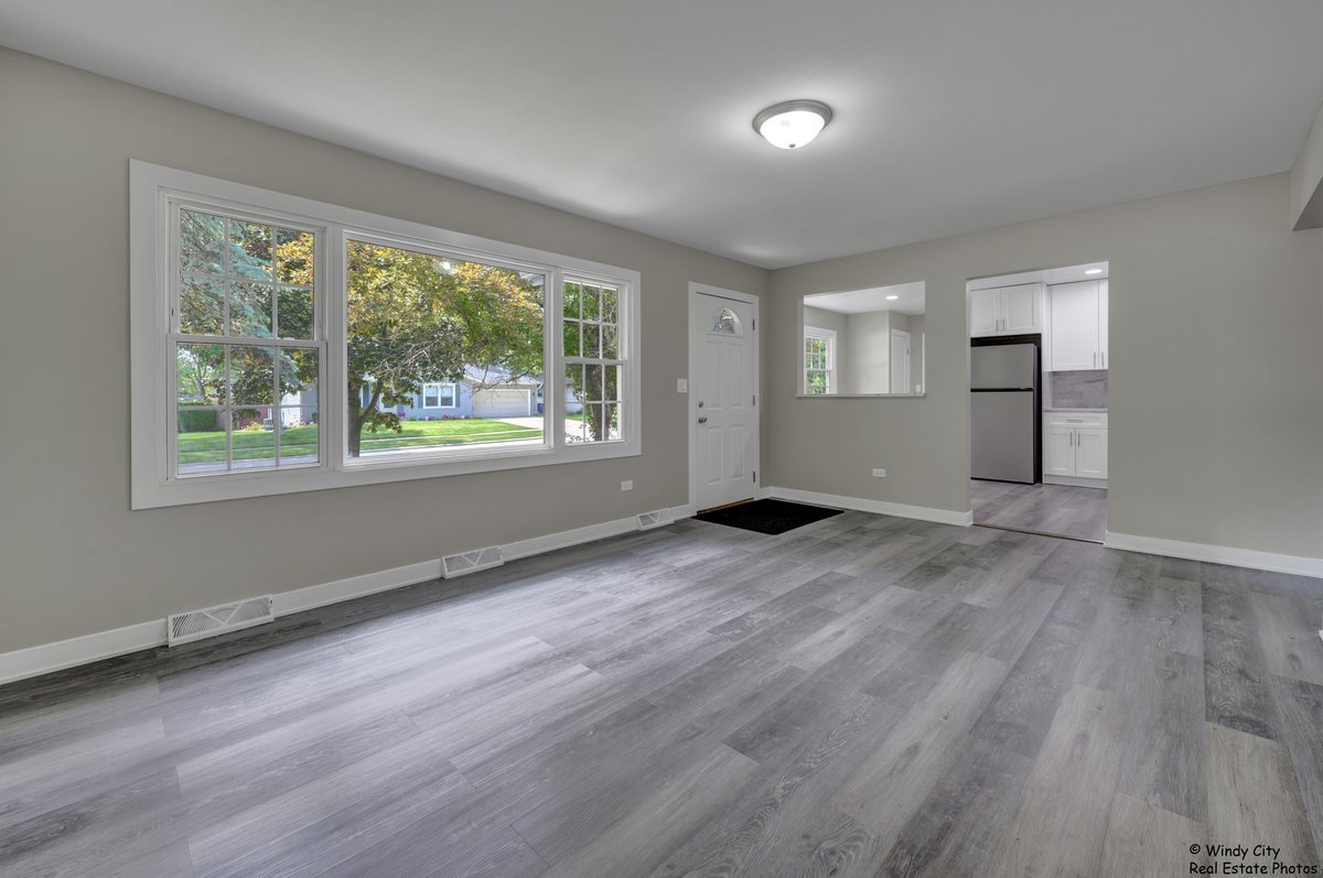 381 Purdue Lane Elgin, IL 60123 - Photo 5 of 9 Gallery Image 5