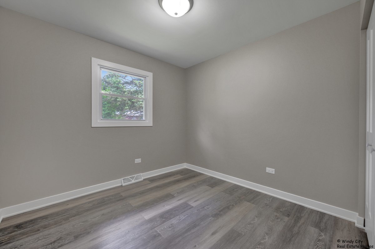 381 Purdue Lane Elgin, IL 60123 - Photo 8 of 9 Gallery Image 8