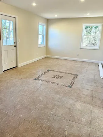 $2,850 | 31 Perry Lane, Wheatley Heights, NY 11798