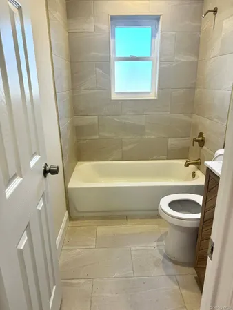 $2,850 | 31 Perry Lane, Wheatley Heights, NY 11798