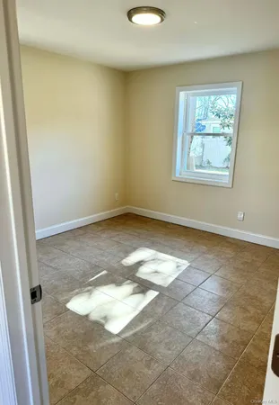 $2,850 | 31 Perry Lane, Wheatley Heights, NY 11798