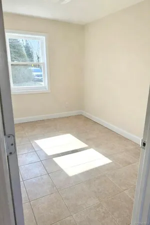 $2,850 | 31 Perry Lane, Wheatley Heights, NY 11798