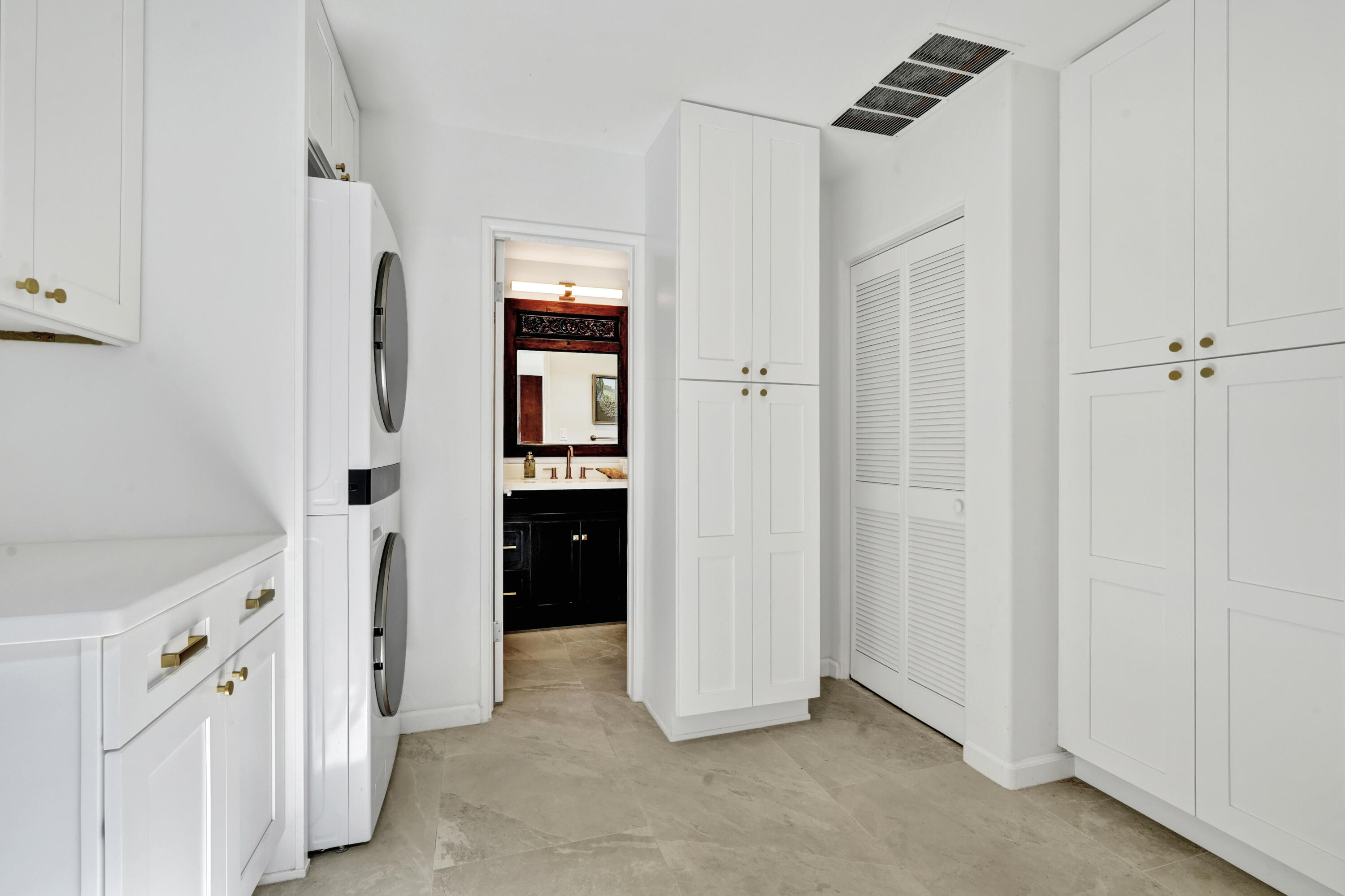 407 Northridge Road Santa Barbara, CA 93105 - Photo 19 of 27 Laundry/Storage