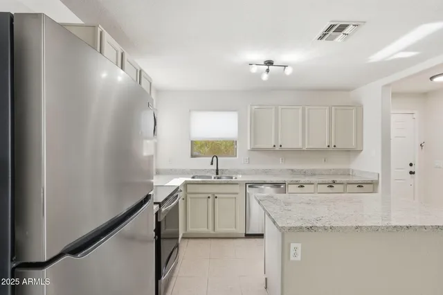 $2,800 | 2354 East Palm Beach Drive, Chandler, AZ 85249