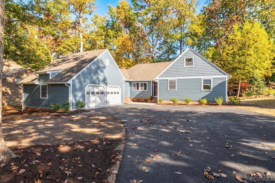 a view of house with a yard