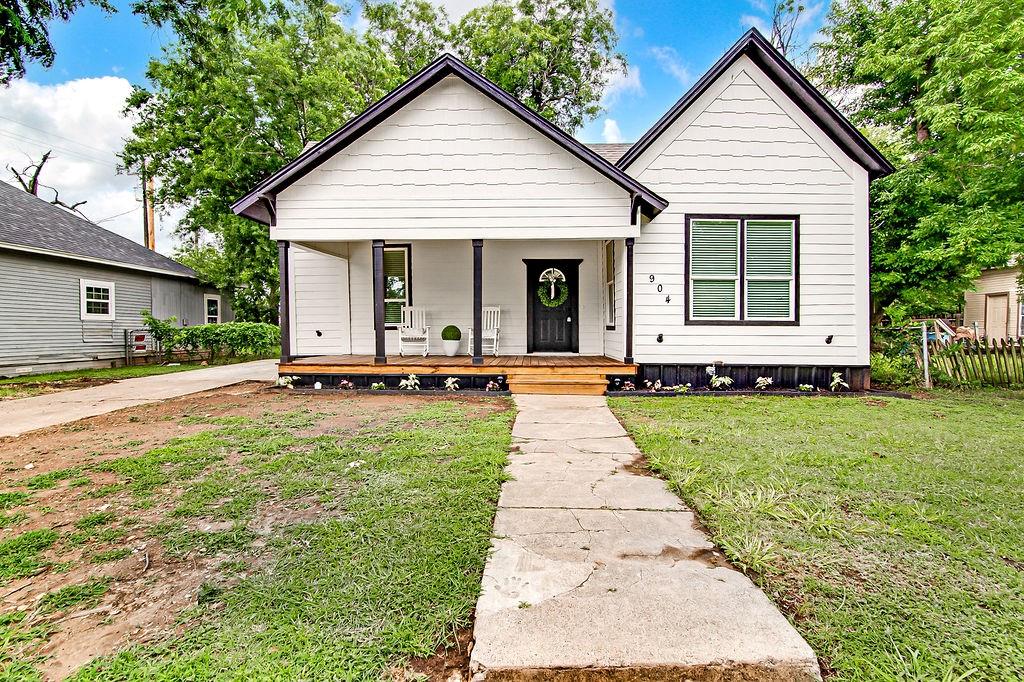 904 South Anglin Street Cleburne, TX 76031 - Photo 36 of 38