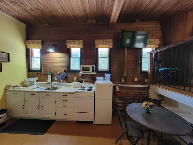 $1,995 | 75 Summer Street, Bristol, NH 03222