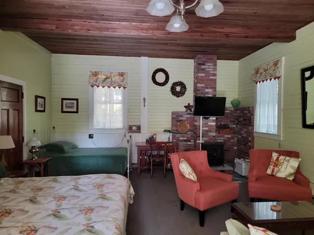 $1,995 | 75 Summer Street, Bristol, NH 03222