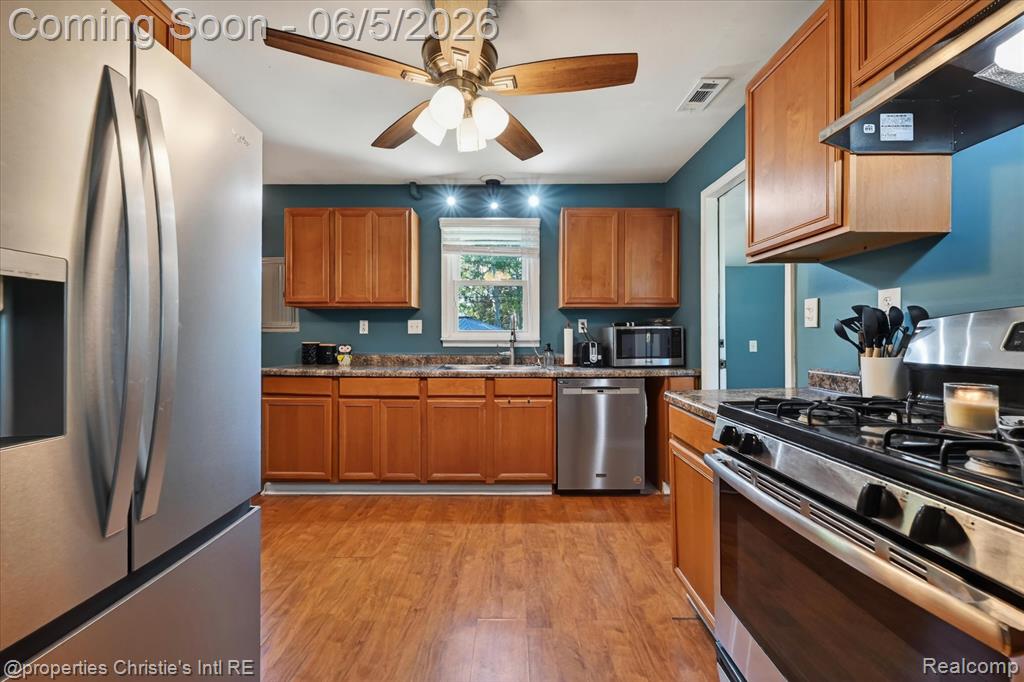 39185 Chase Street Romulus, MI 48174 - Photo 8 of 34