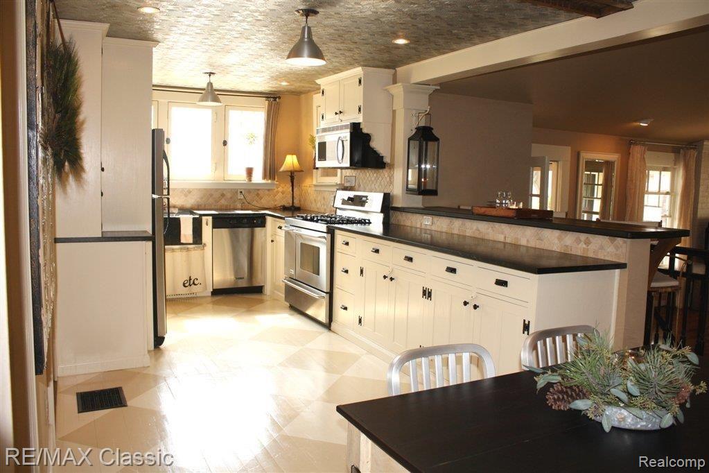 6205 Ridge Road Canton, MI 48187 - Photo 12 of 25 Character & charm abounds