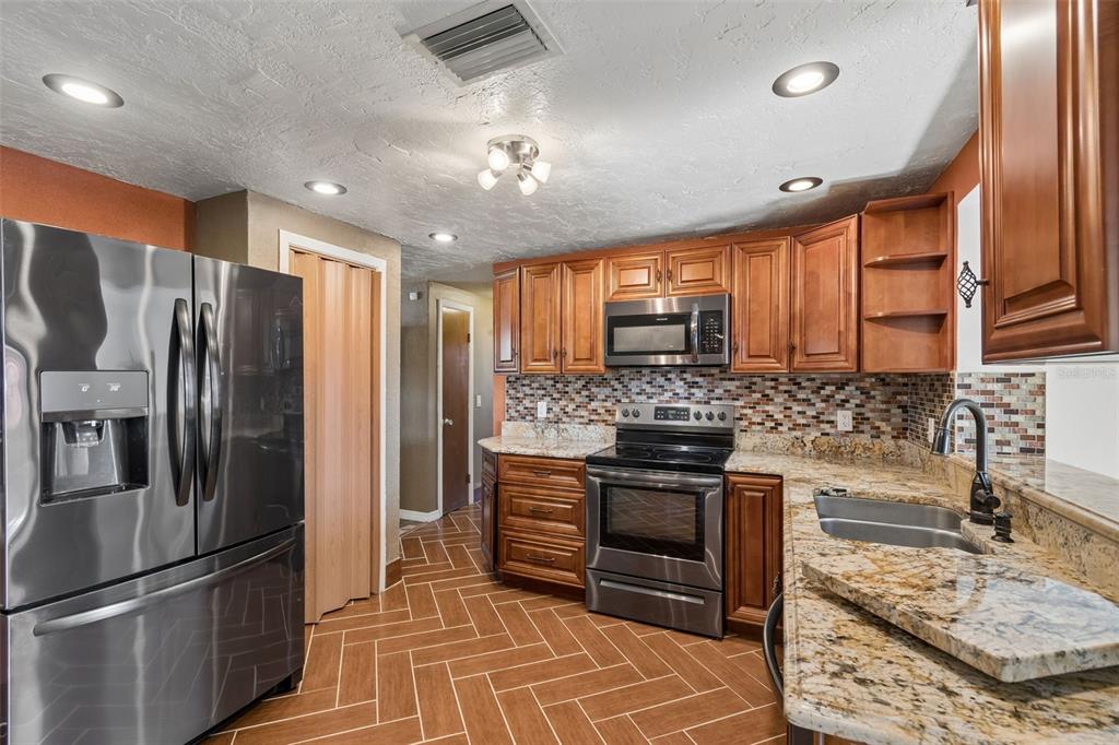 10804 Manchester Road Port Richey, FL 34668 - Photo 17 of 53 Gallery Image 17