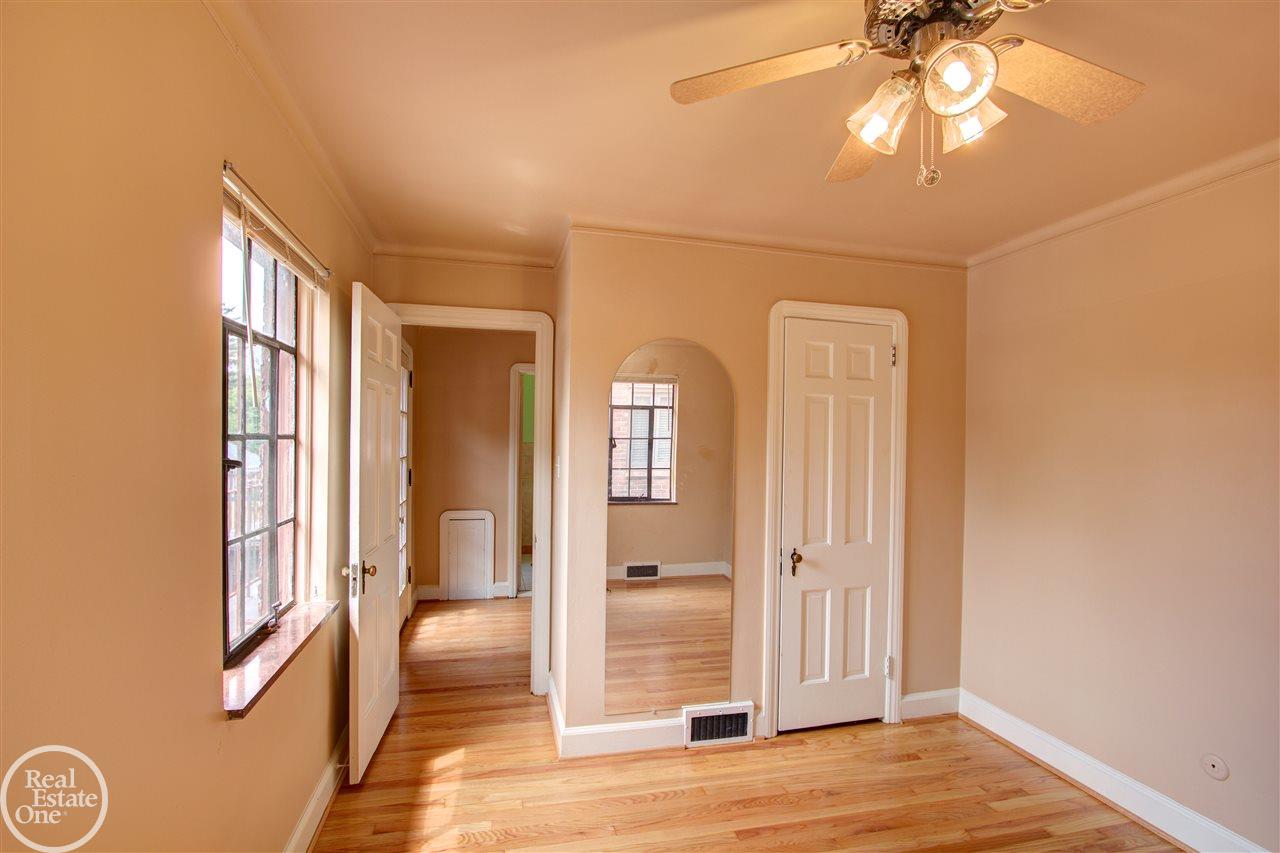 271 Moran Road Grosse Pointe, MI 48236 - Photo 31 of 41 31357289-30.JPG