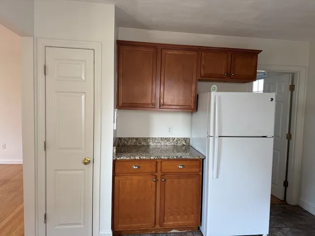 $1,950 | 9 Hillside Avenue, Unit 4, Marblehead, MA 01945