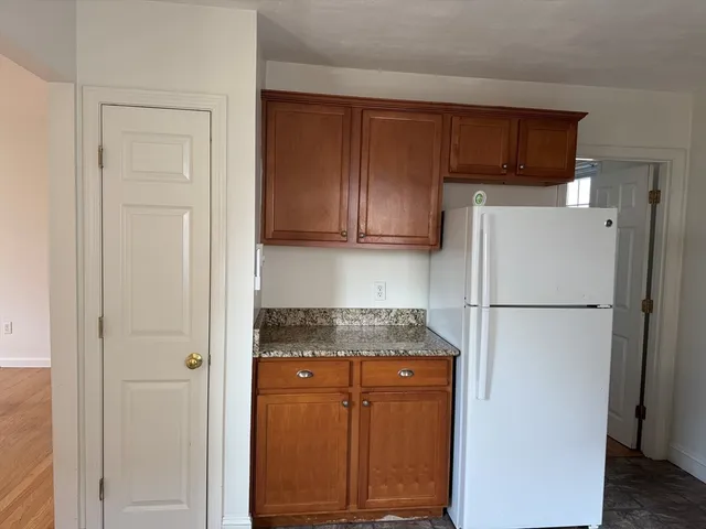 $1,950 | 9 Hillside Avenue, Unit 4, Marblehead, MA 01945