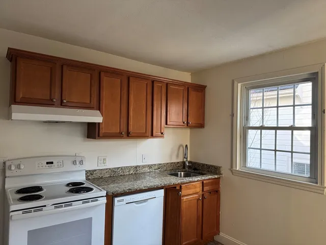 $1,950 | 9 Hillside Avenue, Unit 4, Marblehead, MA 01945