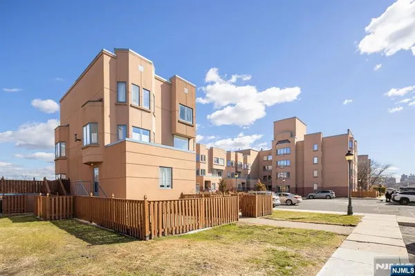 $628,000 | 316 Nelson Court, Edgewater, NJ 07020