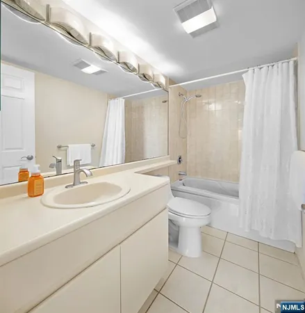 $628,000 | 316 Nelson Court, Edgewater, NJ 07020