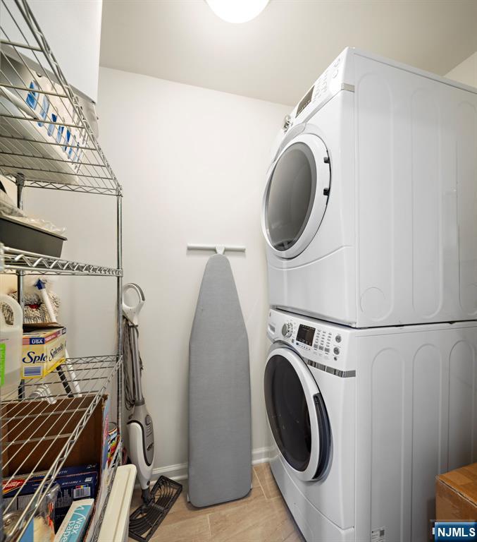 316 Nelson Court Edgewater, NJ 07020 - Photo 20 of 29 a utility room with dryer and washer