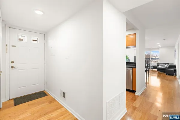 $628,000 | 316 Nelson Court, Edgewater, NJ 07020