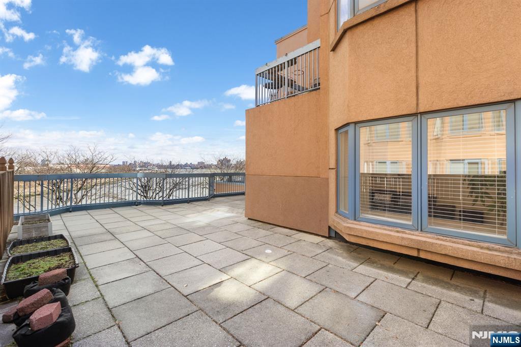 316 Nelson Court Edgewater, NJ 07020 - Photo 23 of 29 a view of a terrace