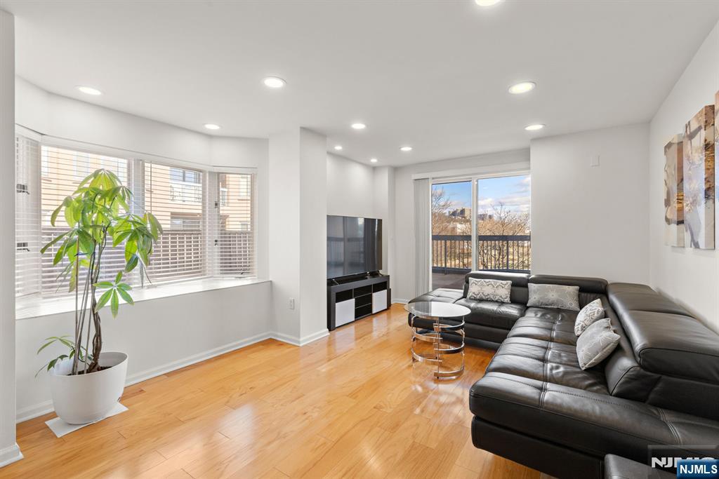 316 Nelson Court Edgewater, NJ 07020 - Photo 5 of 29 a living room with furniture and a flat screen tv