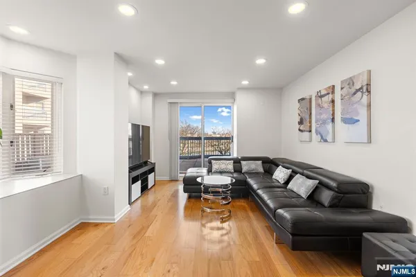 $628,000 | 316 Nelson Court, Edgewater, NJ 07020