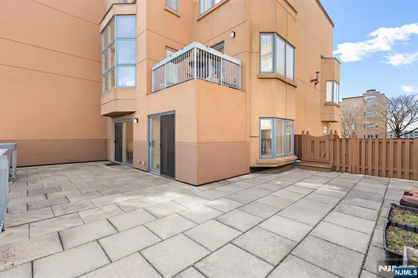 $628,000 | 316 Nelson Court, Edgewater, NJ 07020