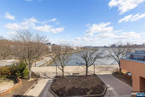 $628,000 | 316 Nelson Court, Edgewater, NJ 07020